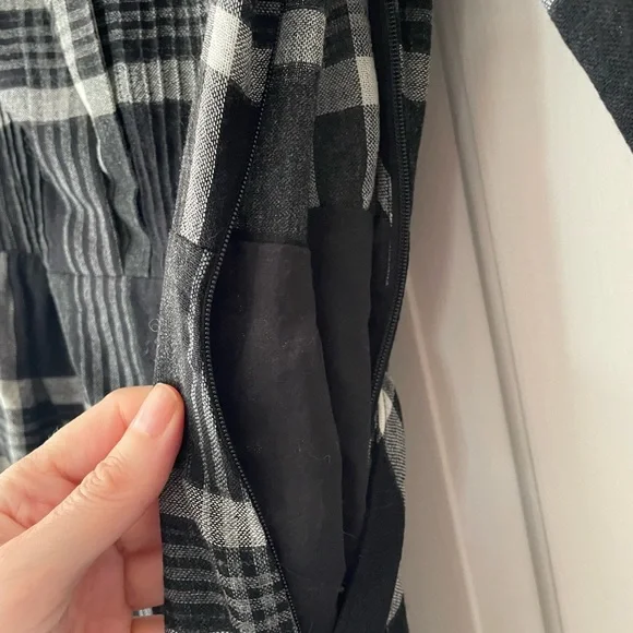 Burberry Brit wool dress. Size 6 - Picture 6 of 9